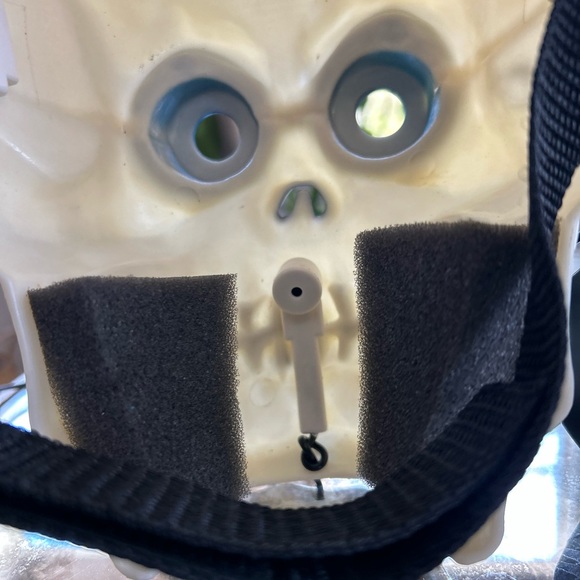 RARE HTF 1996 Goosebumps Curly The Skeleton Mask With Voice Changer Sound Box - Picture 16 of 17